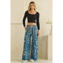 Load image into Gallery viewer, FLORAL PATCH EMBROIDERED DENIM PANTS: DENIM / S-M-L-XL(2-2-2-2)
