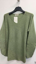 Load image into Gallery viewer, PO822 Italian One Size Cozy Comfy V-Neck Sweater LOOWIE: Black
