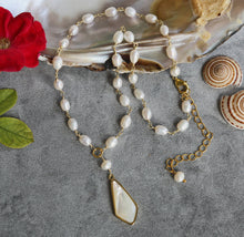 Load image into Gallery viewer, Rhombus Mother of Pearl Pendant Short Necklace
