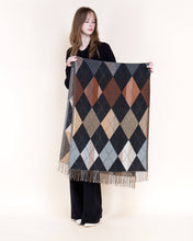 Load image into Gallery viewer, Autumn Argile Fringe Scarf: BEIGE / One Size
